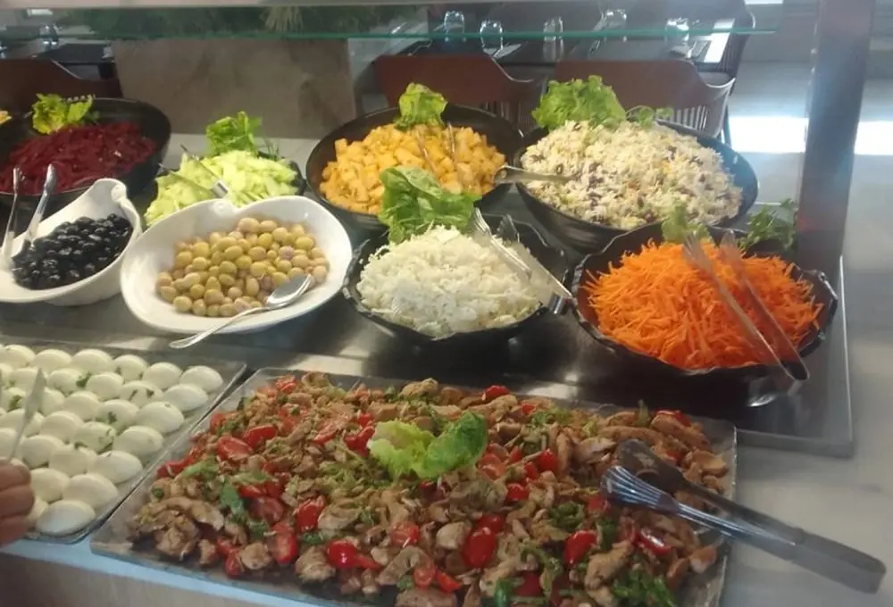 Buffet proposé aux participants d’une formation MCARE